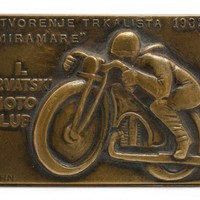 Small medalja motori